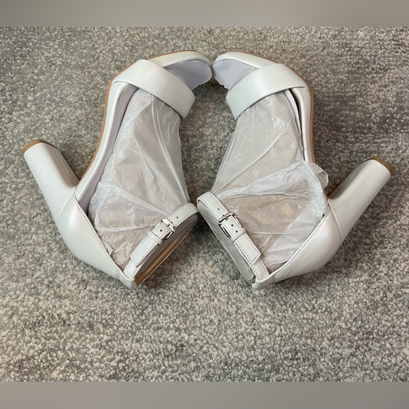 Naturalizer Joy White Leather Block Heel Sandal - Size 7 (NIB) - Picture 7 of 16